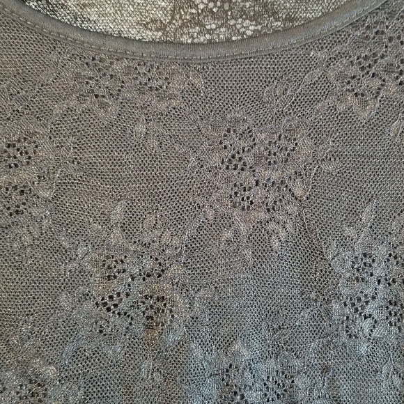 Top Peplum Blouse | All-black | Cap Sle… - Picture 11 of 15